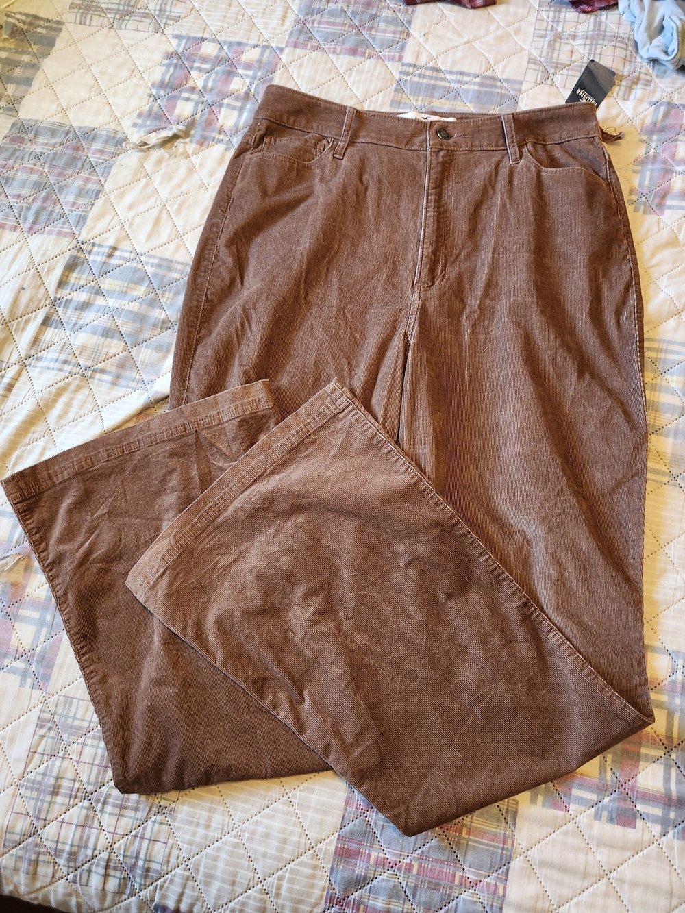 NWT Hollister Women's Flare-Leg Brown Corduroy Pants Size 31 And 31" Inseam